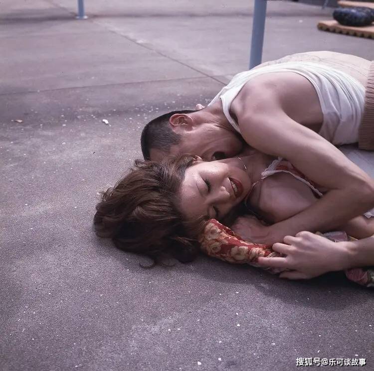 大尺度影片《秘记·色情雌性市场》：霓虹灯下娼妓悲歌大阪街头黑