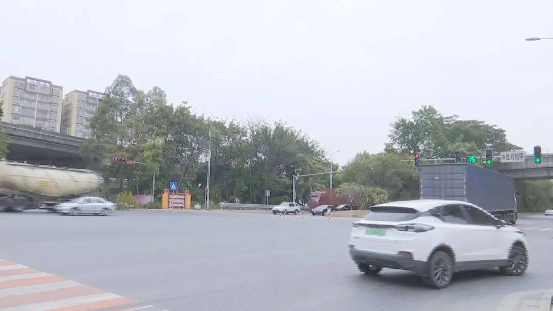 刘克友代表：调整优化红绿灯倒计时